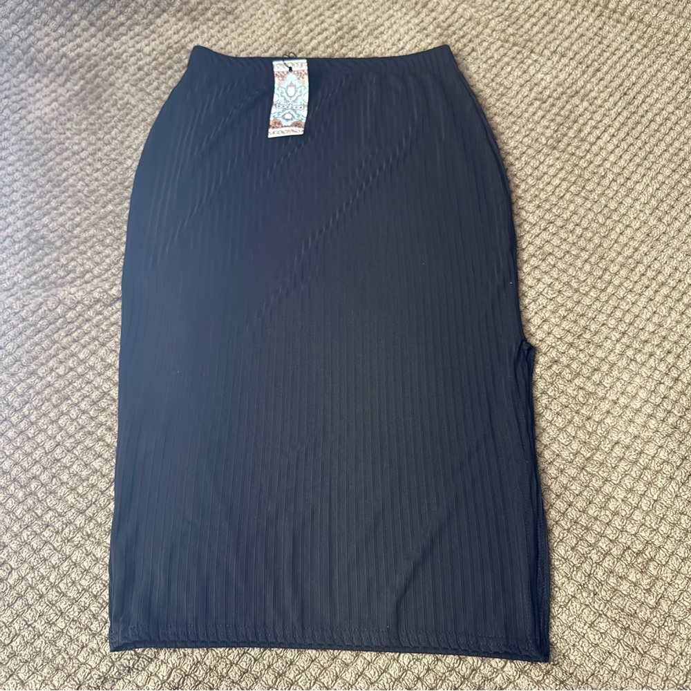Boohoo Black Midi Pencil Skirt with Ribbed Slit